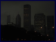 Chicago by night - Buckingham Fountain and views from Grant Park 03
